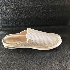 Womens size 8 Bandolinos slip on